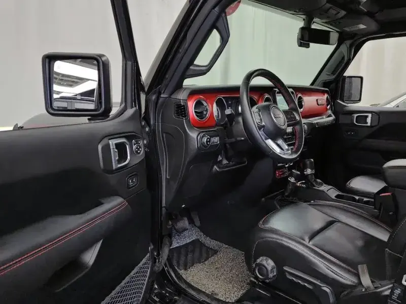 2023 Jeep Wrangler с пробегом 27 983 км