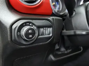 2023 Jeep Wrangler с пробегом 27 983 км