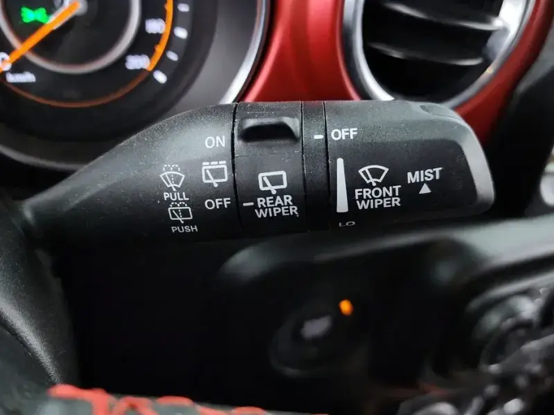 2023 Jeep Wrangler с пробегом 27 983 км