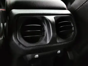 2023 Jeep Wrangler с пробегом 27 983 км