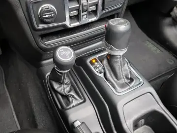2023 Jeep Wrangler с пробегом 57 882 км