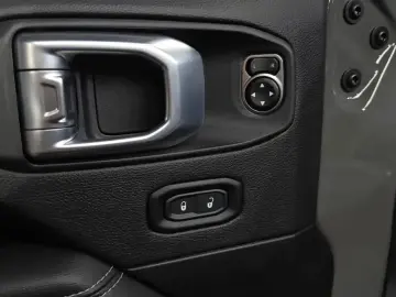 2023 Jeep Wrangler с пробегом 12 086 км