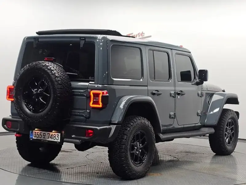 2025 Jeep Wrangler с пробегом 4 931 км