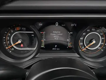 2025 Jeep Wrangler с пробегом 4 931 км