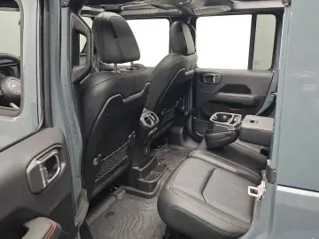 2025 Jeep Wrangler с пробегом 4 931 км