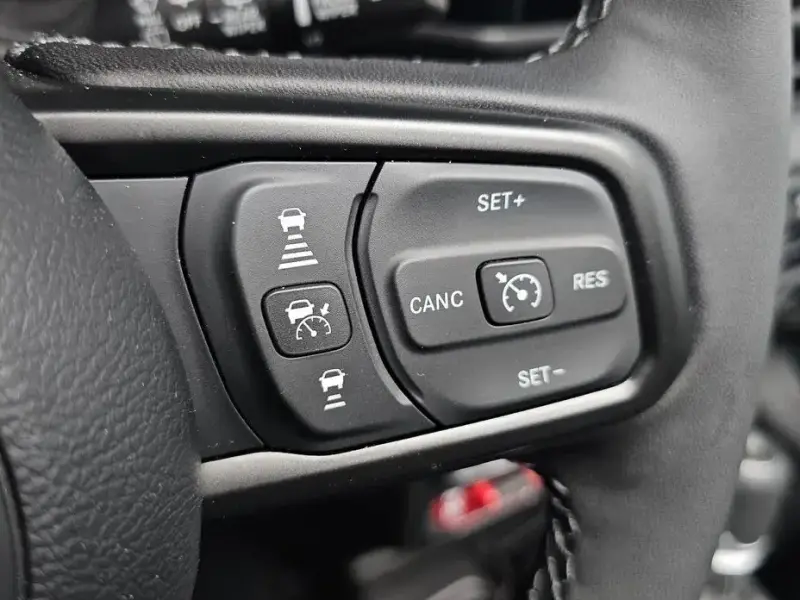 2025 Jeep Wrangler с пробегом 4 931 км