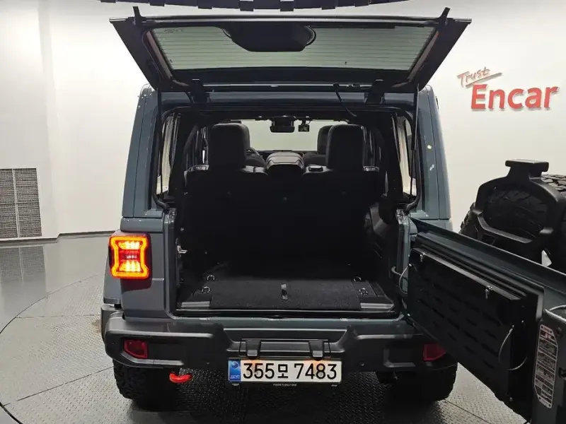 2025 Jeep Wrangler с пробегом 4 931 км
