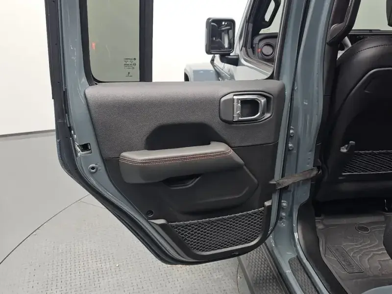 2025 Jeep Wrangler с пробегом 4 931 км
