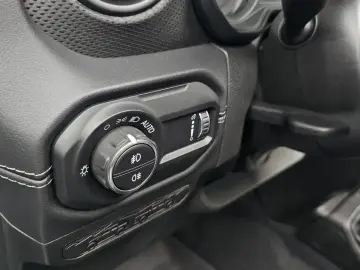 2025 Jeep Wrangler с пробегом 4 931 км