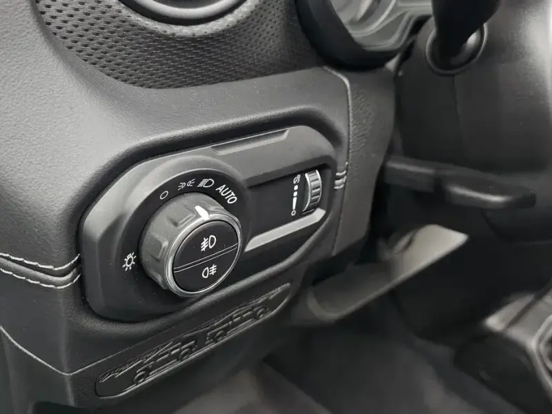 2025 Jeep Wrangler с пробегом 4 931 км