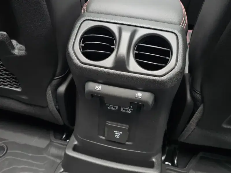 2025 Jeep Wrangler с пробегом 4 931 км