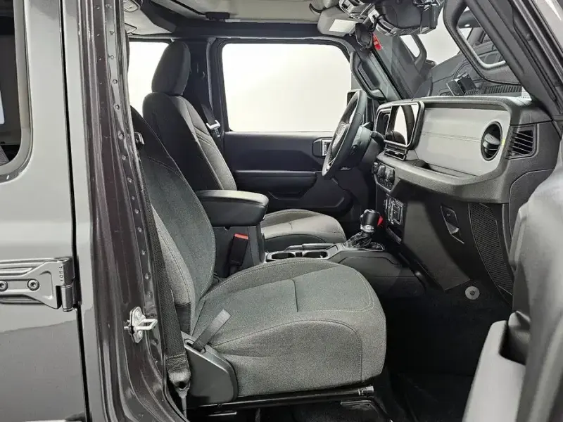 2024 Jeep Wrangler с пробегом 13 223 км