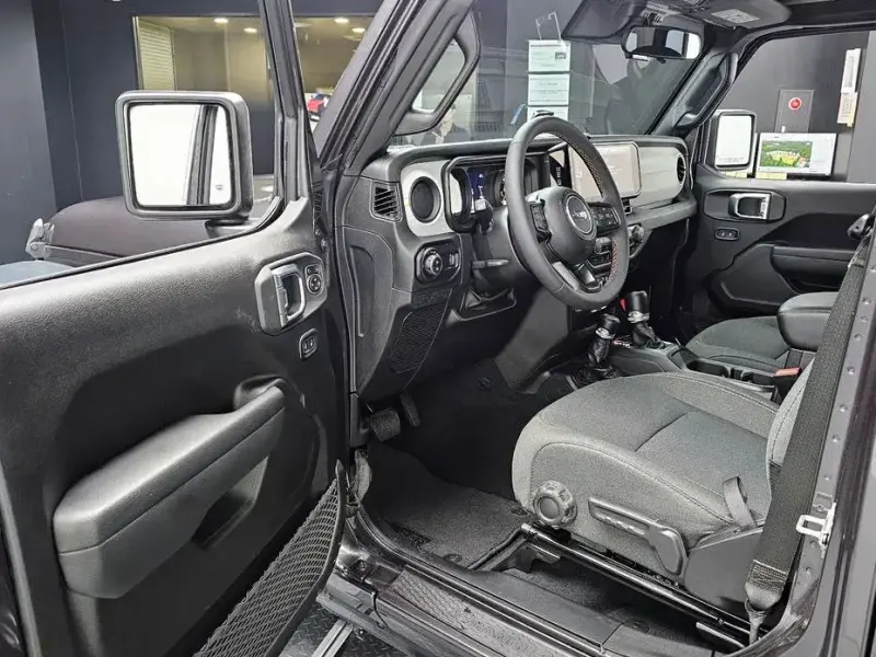 2024 Jeep Wrangler с пробегом 13 223 км