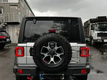 2023 Jeep Wrangler с пробегом 40 000 км