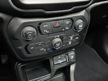 2023 Jeep Renegade с пробегом 25 247 км