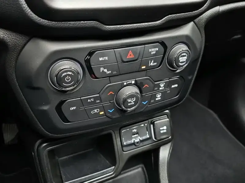 2023 Jeep Renegade с пробегом 25 247 км