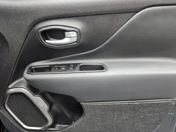 2023 Jeep Renegade с пробегом 25 247 км