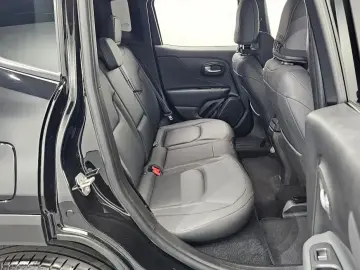 2023 Jeep Renegade с пробегом 19 485 км