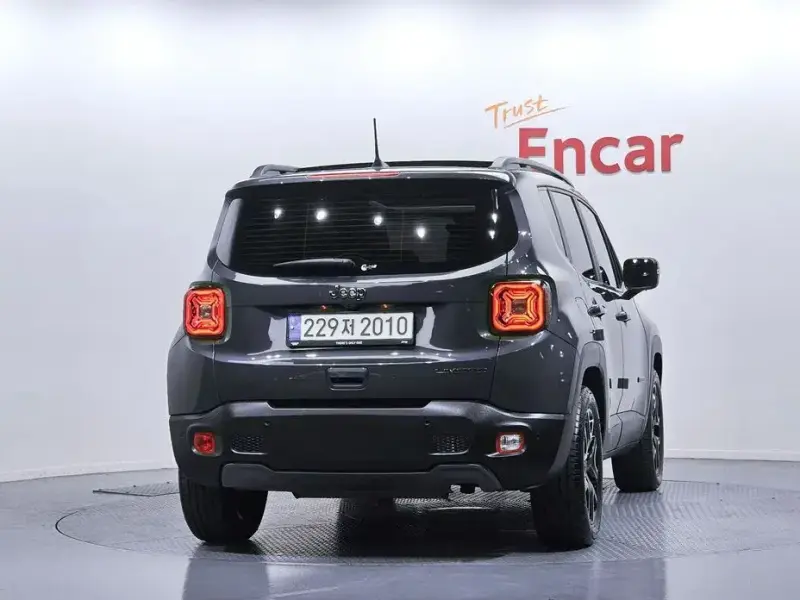 2023 Jeep Renegade с пробегом 15 137 км