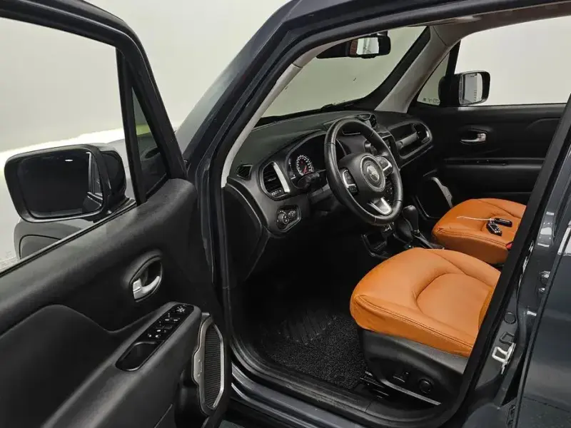 2023 Jeep Renegade с пробегом 15 137 км