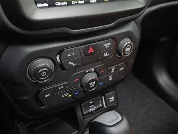 2023 Jeep Renegade с пробегом 15 137 км