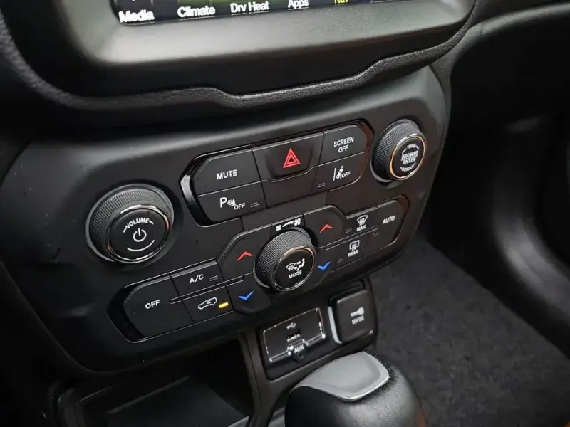 2023 Jeep Renegade с пробегом 15 137 км