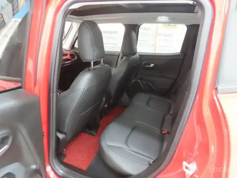 2021 Jeep Renegade с пробегом 15 000 км