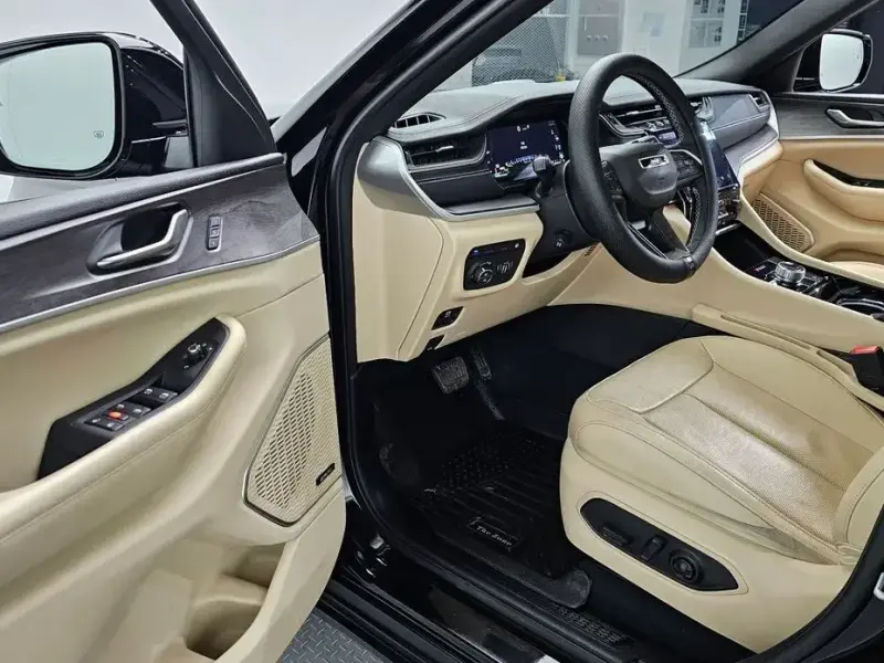 2023 Jeep Grand Cherokee с пробегом 16 750 км