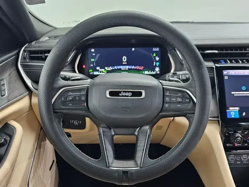 2023 Jeep Grand Cherokee с пробегом 16 750 км