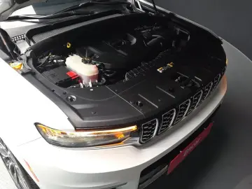2023 Jeep Grand Cherokee с пробегом 16 303 км