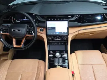 2023 Jeep Grand Cherokee с пробегом 16 303 км