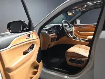 2023 Jeep Grand Cherokee с пробегом 16 303 км