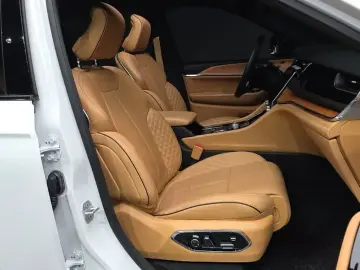 2023 Jeep Grand Cherokee с пробегом 16 303 км
