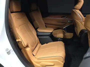2023 Jeep Grand Cherokee с пробегом 16 303 км