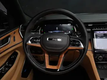 2023 Jeep Grand Cherokee с пробегом 16 303 км