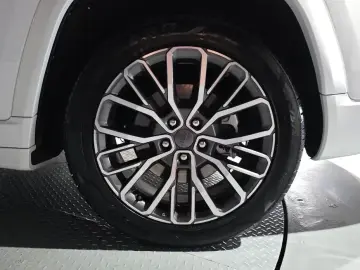 2023 Jeep Grand Cherokee с пробегом 16 303 км