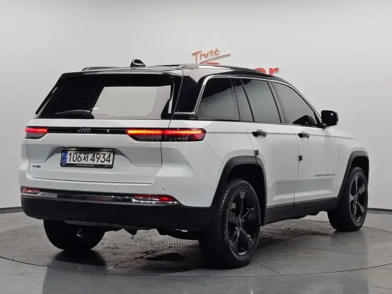 2023 Jeep Grand Cherokee с пробегом 14 119 км