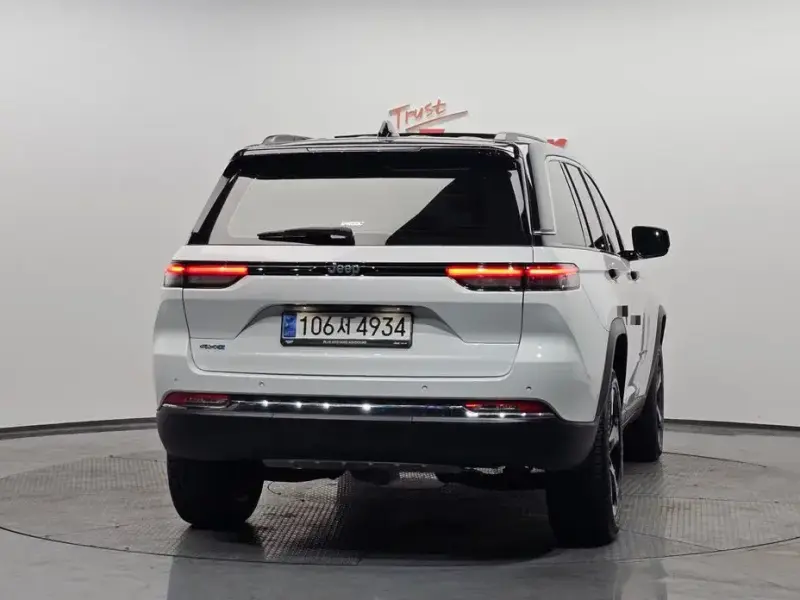 2023 Jeep Grand Cherokee с пробегом 14 119 км