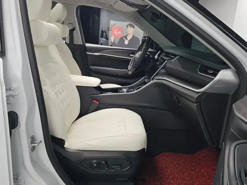 2023 Jeep Grand Cherokee с пробегом 14 119 км
