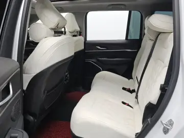 2023 Jeep Grand Cherokee с пробегом 14 119 км
