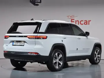 2023 Jeep Grand Cherokee с пробегом 15 707 км