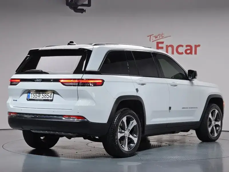 2023 Jeep Grand Cherokee с пробегом 15 707 км