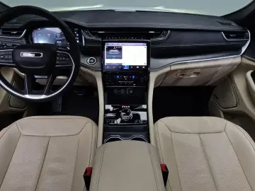 2023 Jeep Grand Cherokee с пробегом 15 707 км