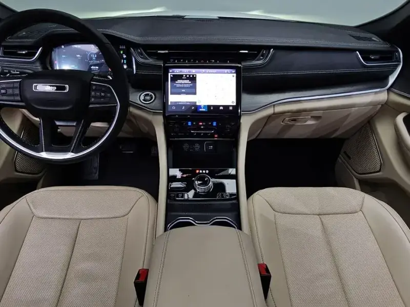 2023 Jeep Grand Cherokee с пробегом 15 707 км