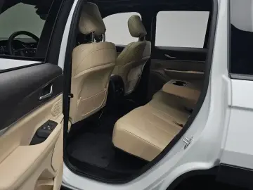 2023 Jeep Grand Cherokee с пробегом 15 707 км