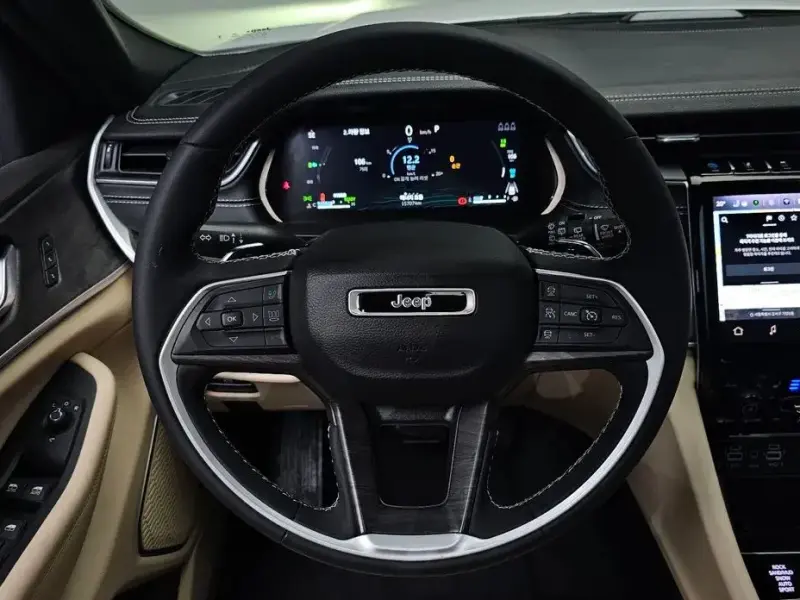 2023 Jeep Grand Cherokee с пробегом 15 707 км