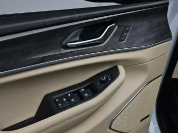 2023 Jeep Grand Cherokee с пробегом 15 707 км