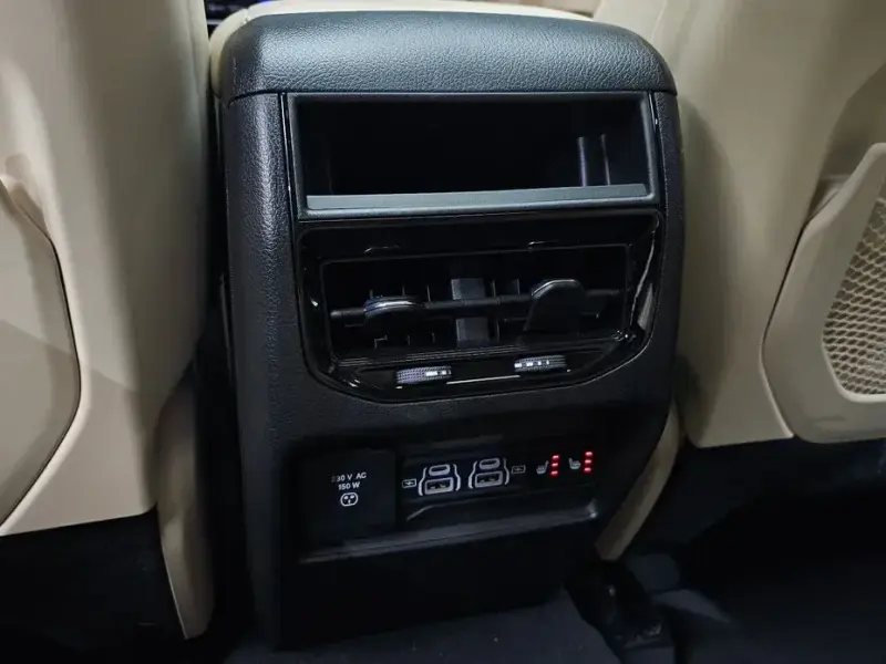 2023 Jeep Grand Cherokee с пробегом 15 707 км