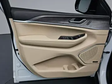 2023 Jeep Grand Cherokee с пробегом 15 707 км