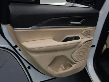 2023 Jeep Grand Cherokee с пробегом 15 707 км